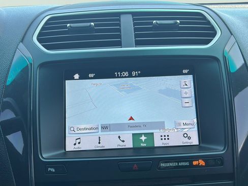 Used 2017 Ford Explorer XLT w/ Equipment Group 202A FWD image 10