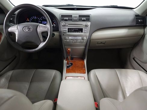Used 2011 Toyota Camry XLE image 11