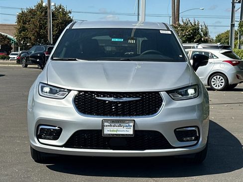 New 2026 Chrysler Pacifica Select image 9