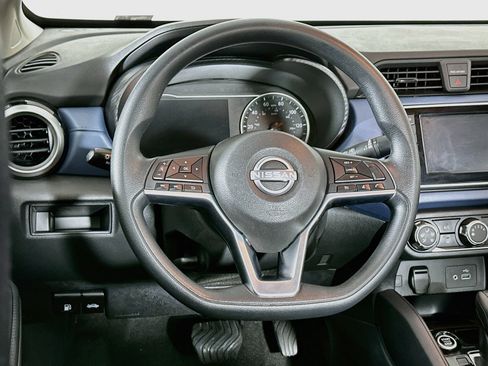 Used 2025 Nissan Versa SV FWD image 17