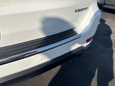 Used 2017 Jeep Grand Cherokee Limited AWD/4WD image 18