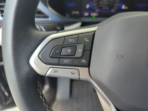 Used 2023 Volkswagen Taos SE w/ Panoramic Sunroof Package FWD image 22