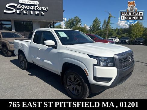 Used 2025 Nissan Frontier SV image 9