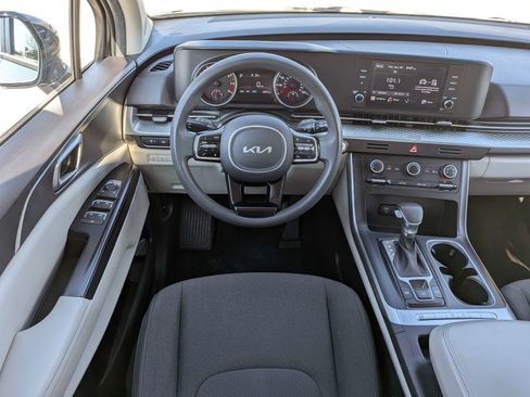 Used 2022 Kia Carnival LX FWD image 21