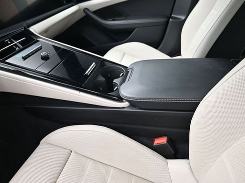 Used 2024 Porsche Panamera 4 image 21