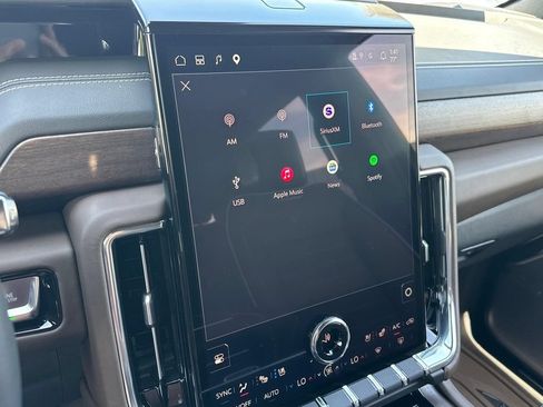 Used 2025 GMC Yukon Denali Ultimate w/ LPO, Illumination Package AWD/4WD image 19
