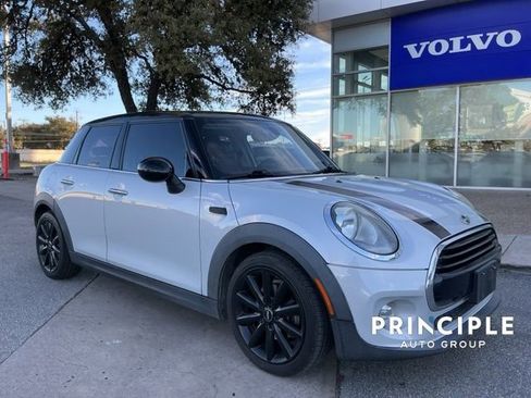 Used 2017 MINI Cooper 4-Door Hardtop image 1
