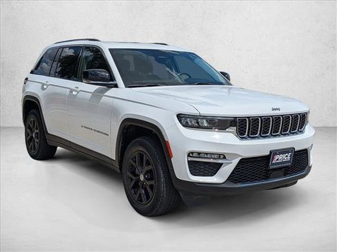 Used 2022 Jeep Grand Cherokee Limited image 3
