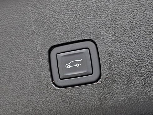 Certified 2023 Chevrolet Traverse LT AWD/4WD image 32