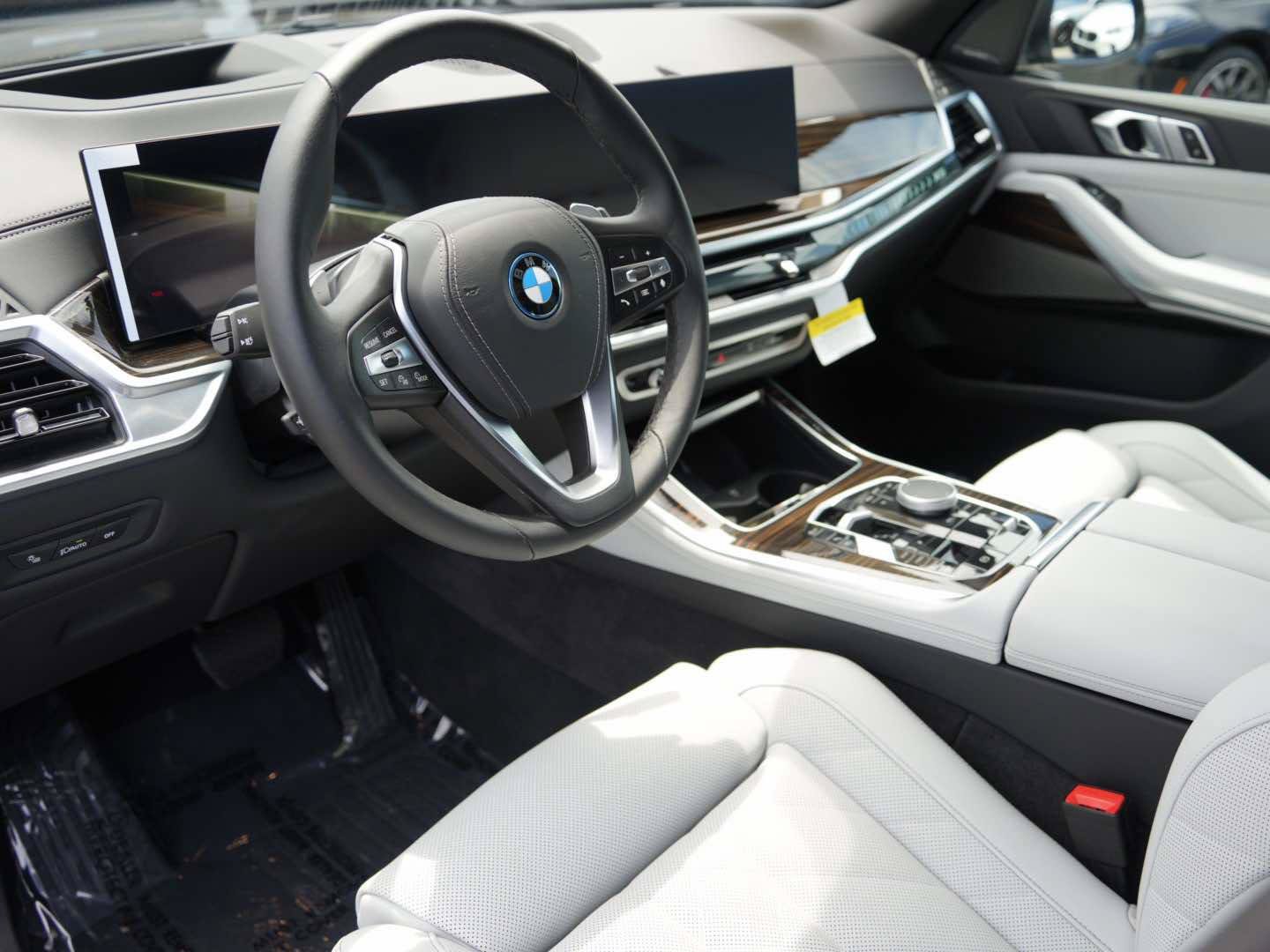Used 2026 BMW X5 xDrive50e w/ Premium Package AWD/4WD image 14