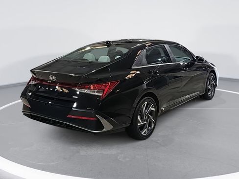 New 2026 Hyundai Elantra Limited image 5