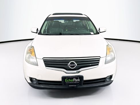 Used 2008 Nissan Altima 3.5 SL w/ Technology Pkg FWD image 2