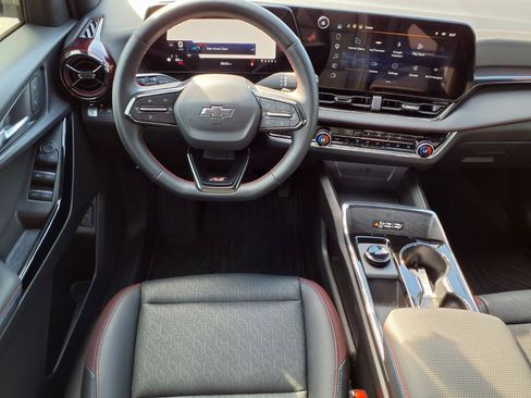 Used 2026 Chevrolet Equinox RS w/ Safety and Technology Package FWD image 2