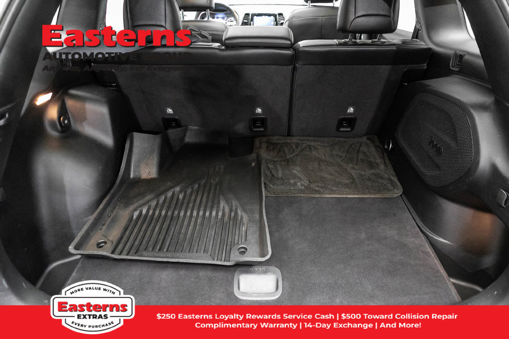 Used 2021 Jeep Cherokee Limited w/ Mopar Interior Package AWD/4WD image 10