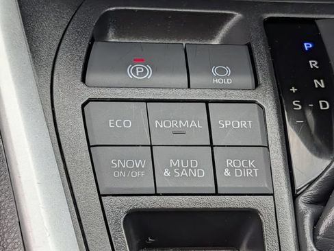 Used 2025 Toyota RAV4 LE AWD/4WD image 16