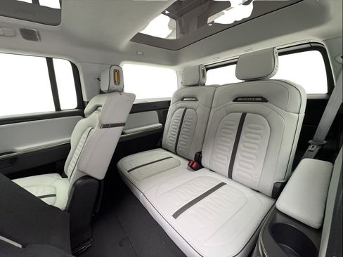 Used 2025 Rivian R1S Adventure AWD/4WD image 25