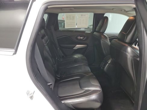 Used 2018 Jeep Cherokee Latitude Plus image 19