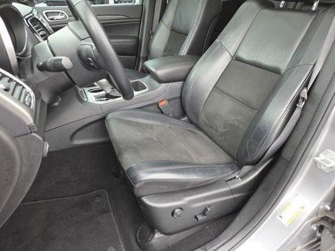 Used 2019 Jeep Grand Cherokee Altitude image 31