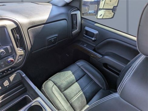 Used 2019 GMC Sierra 3500 Denali image 16