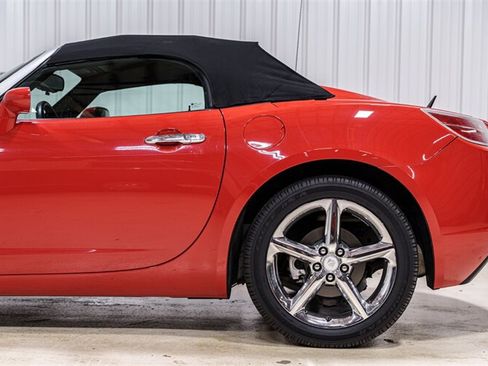 Used 2008 Saturn Sky w/ Premium Trim Package RWD image 4