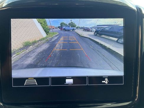 Used 2021 Chevrolet Traverse LT FWD image 14
