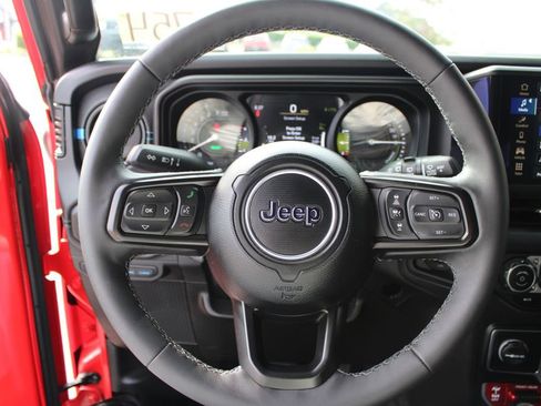 Used 2025 Jeep Wrangler Unlimited Rubicon 4xe w/ Safety Group AWD/4WD image 29