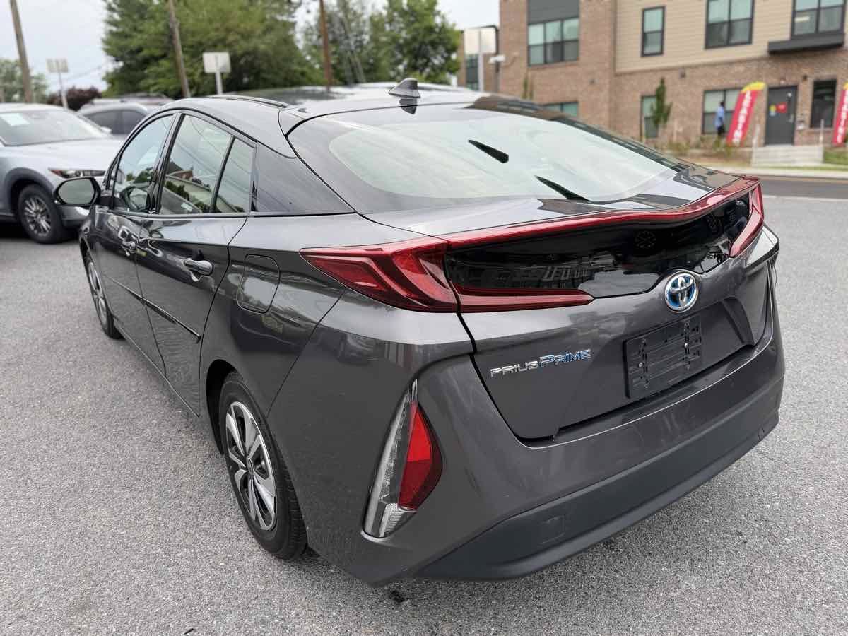 Used 2017 Toyota Prius Prime Premium FWD image 5