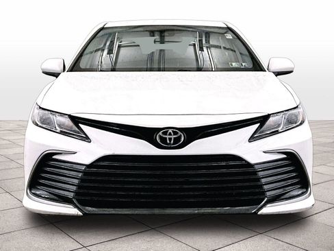 Used 2022 Toyota Camry LE FWD image 3