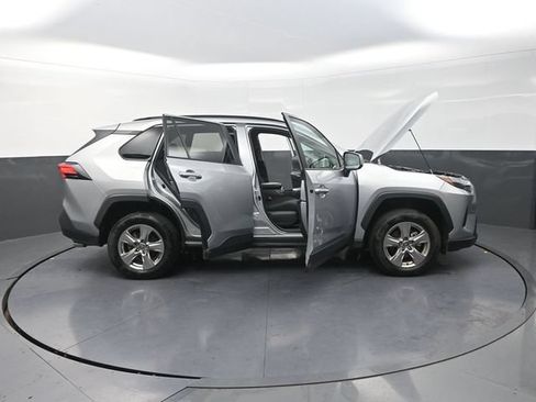 Used 2025 Toyota RAV4 XLE AWD/4WD image 46