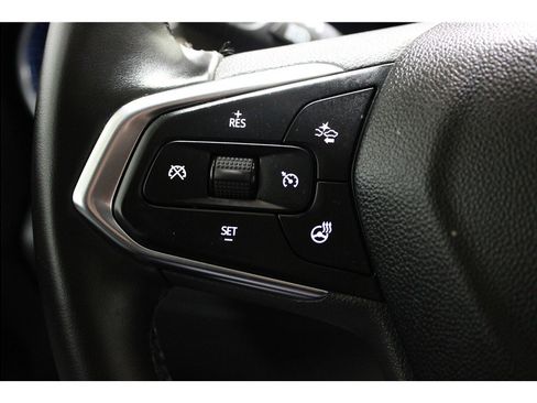 Used 2025 Chevrolet Trax LT w/ LT Convenience Package image 31