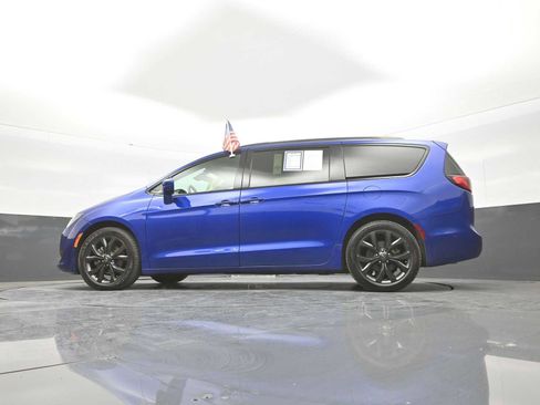 Used 2019 Chrysler Pacifica Touring-L Plus w/ Advanced Safetytec Group FWD image 41