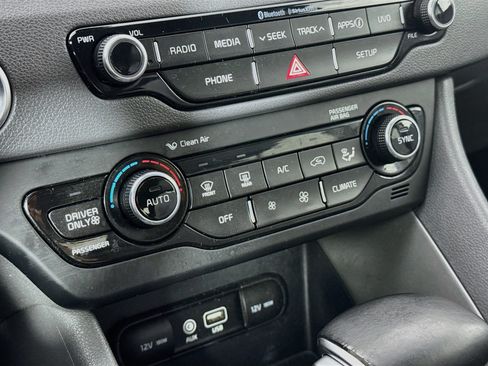 Used 2018 Kia Niro LX FWD image 15