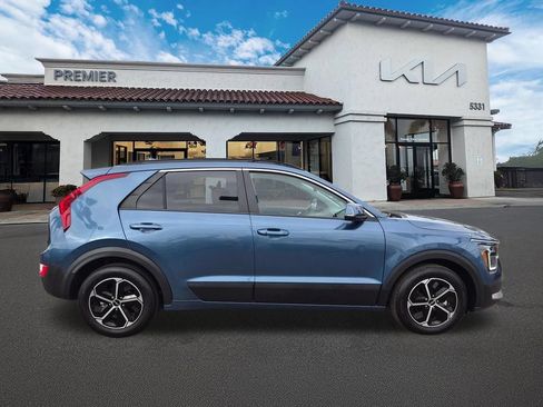 Used 2025 Kia Niro EX FWD image 9