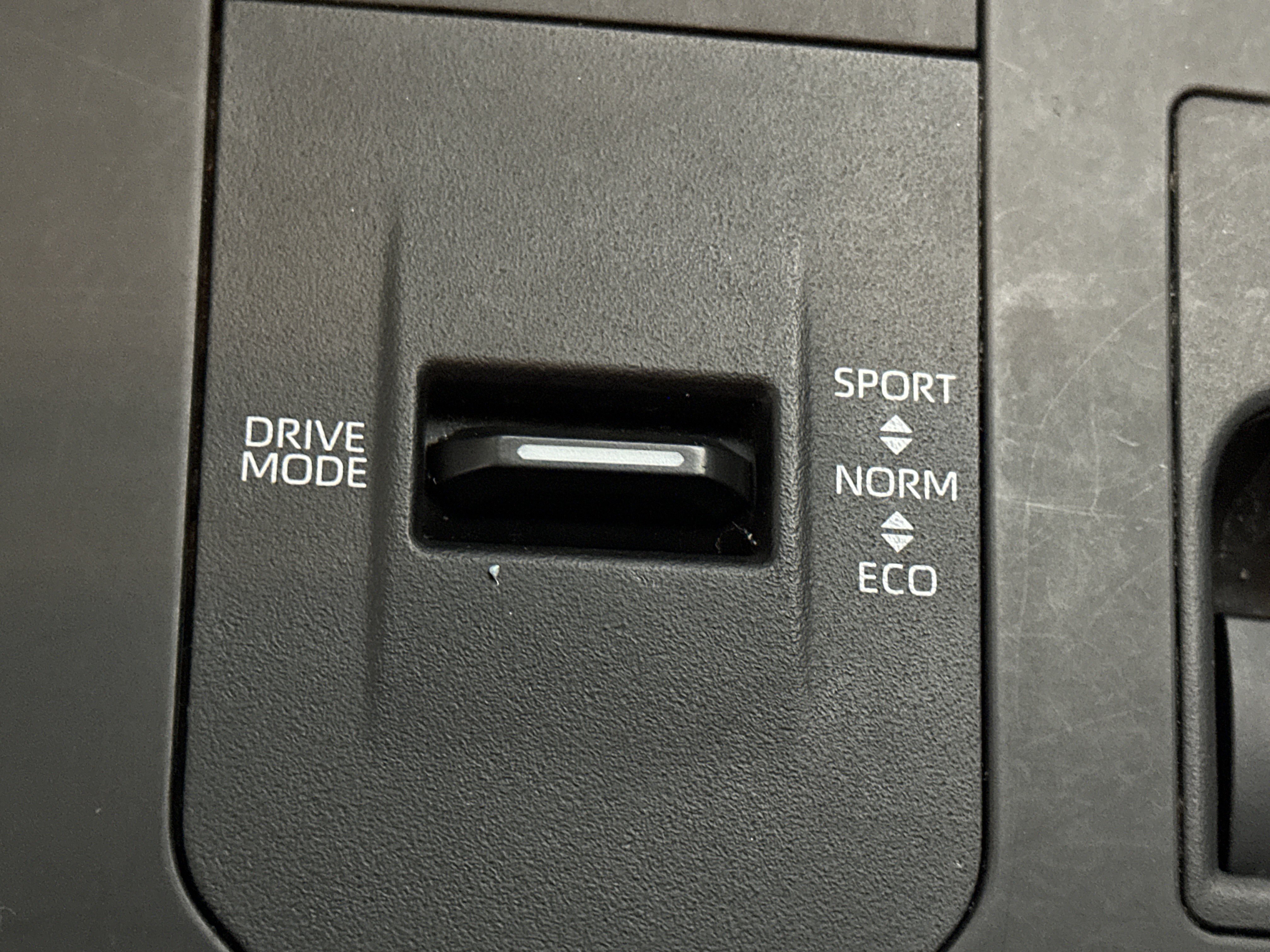 Used 2023 Toyota Highlander LE FWD image 36