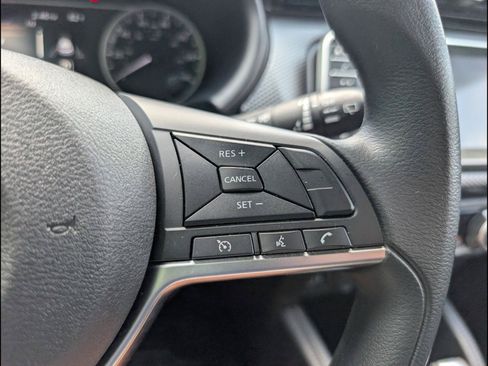 Used 2019 Nissan Kicks SV FWD image 17