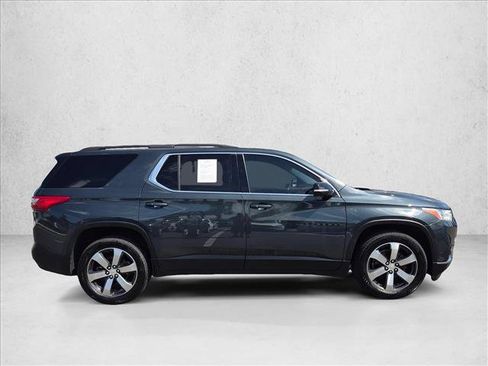 Used 2019 Chevrolet Traverse LT w/ LT Premium Package FWD image 4