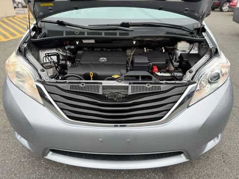 Used 2012 Toyota Sienna LE image 8
