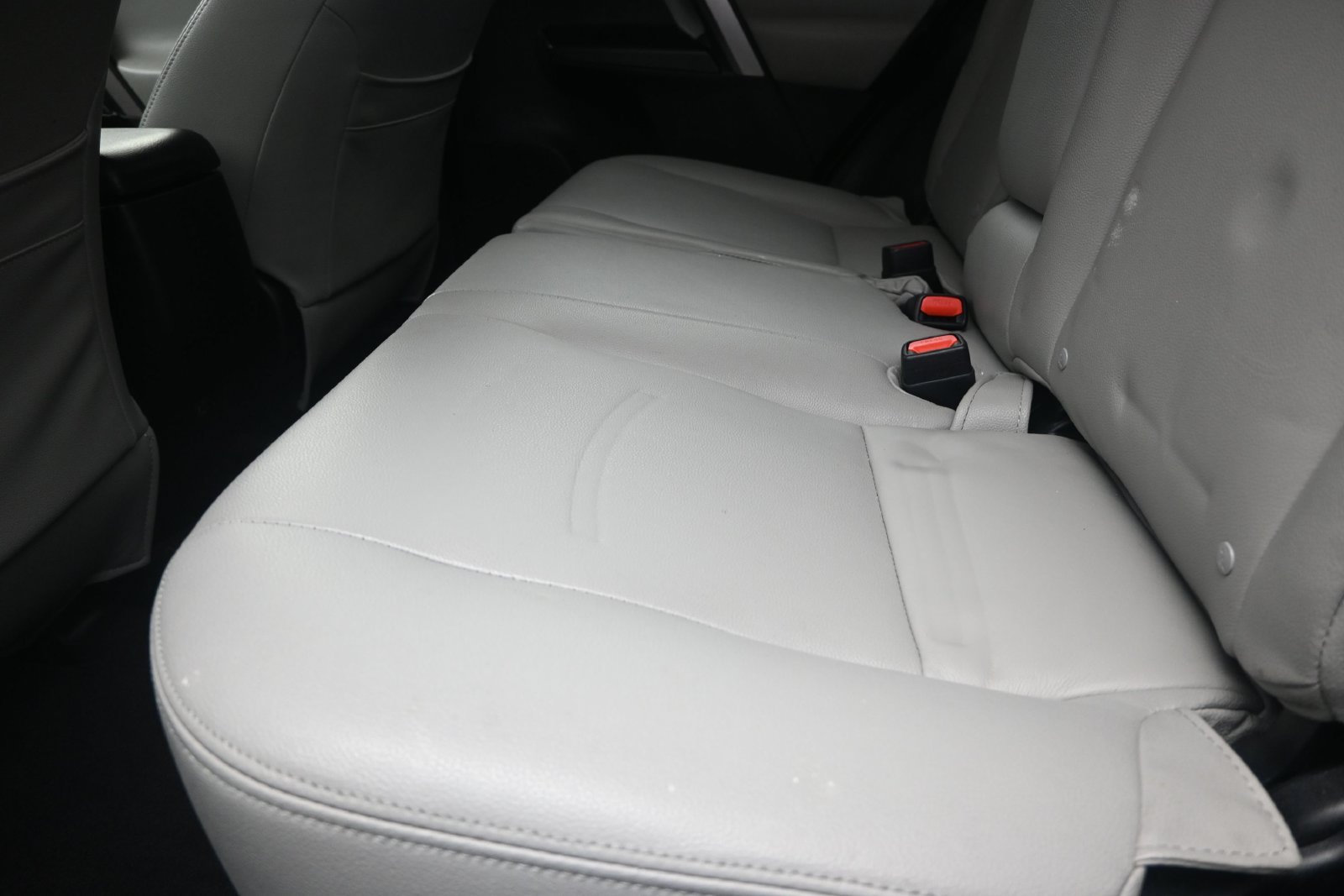Used 2018 Toyota RAV4 LE FWD image 16