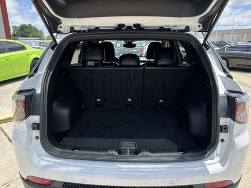 Used 2025 Jeep Compass Trailhawk w/ Trailer Tow Group AWD/4WD image 8