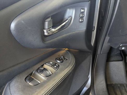 Used 2020 Nissan Murano SL image 2