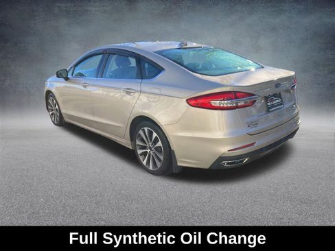 Used 2019 Ford Fusion SE image 3