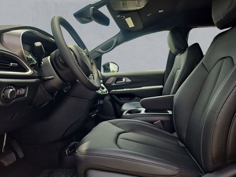 New 2025 Chrysler Voyager LX image 10