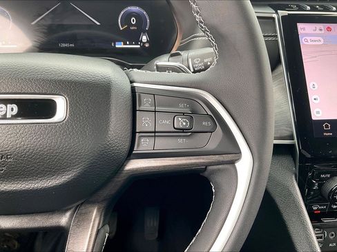 Used 2024 Jeep Grand Cherokee L Limited w/ Luxury Tech Group II image 17