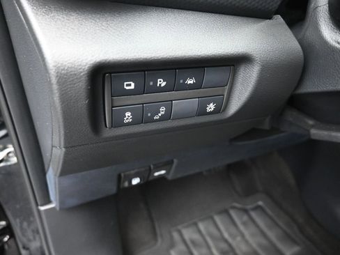 Used 2022 Nissan Kicks S image 13