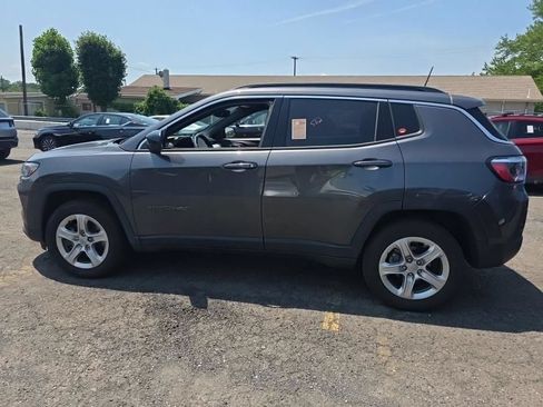 Used 2023 Jeep Compass Latitude w/ Convenience Group AWD/4WD image 6