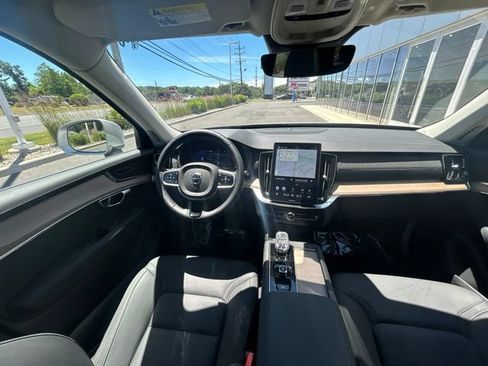 Certified 2025 Volvo XC90 B6 Plus AWD/4WD image 19
