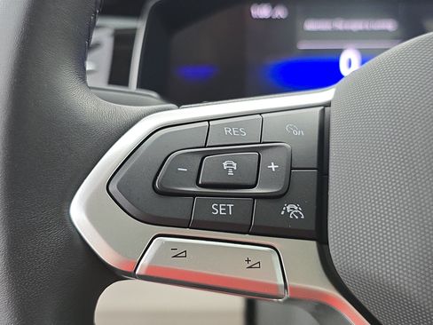 Certified 2025 Volkswagen Jetta SE w/ Sunroof Package FWD image 16
