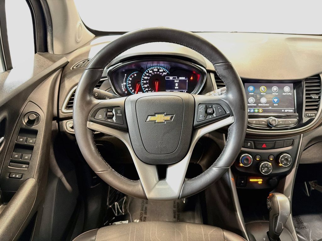 Used 2019 Chevrolet Trax LT w/ LT Convenience Package FWD image 21