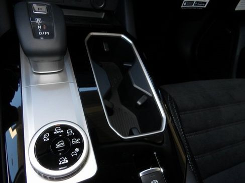 New 2025 Mitsubishi Outlander SE image 22