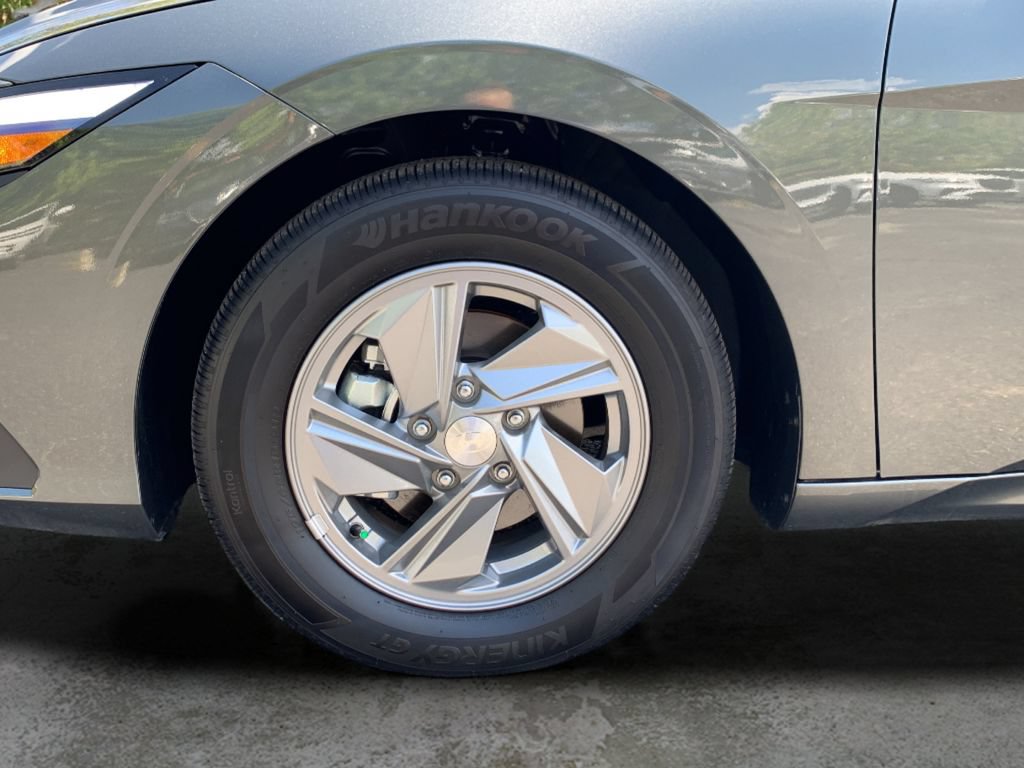 Certified 2026 Hyundai Elantra SE FWD image 46